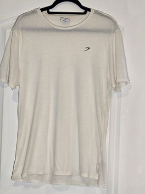 Gymshark Men's Essential Logo T-Shirt - Medium